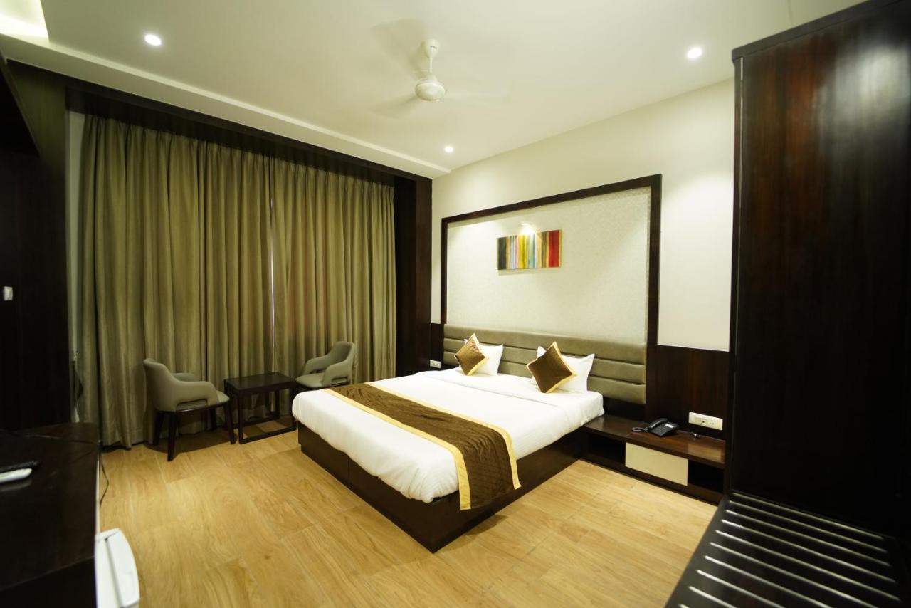 Hotel The Royal Inn Baramati Экстерьер фото