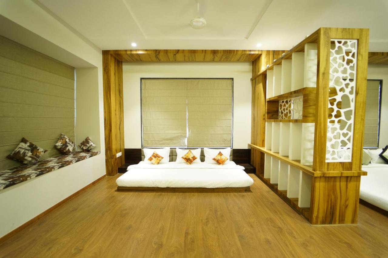 Hotel The Royal Inn Baramati Экстерьер фото